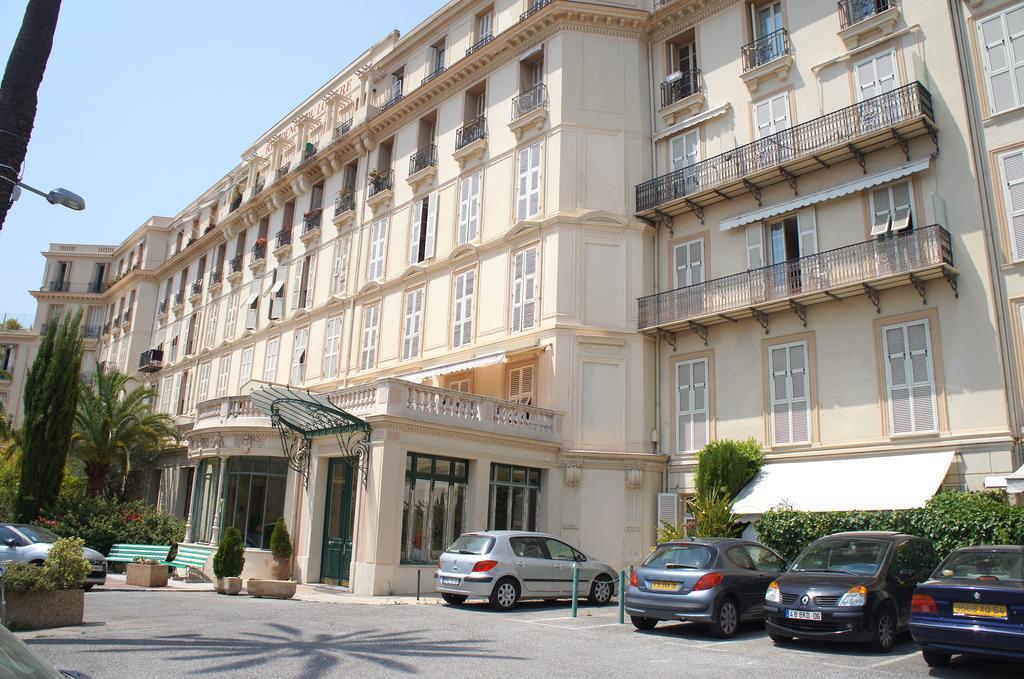 Le Louvre Lägenhet Menton Exteriör bild