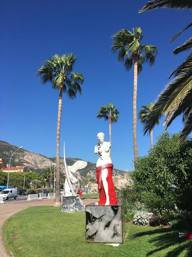 Le Louvre Lägenhet Menton Exteriör bild